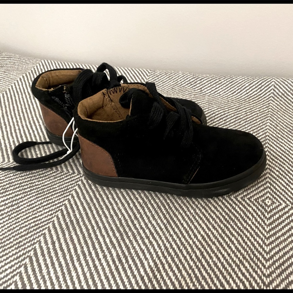 Boys shoes